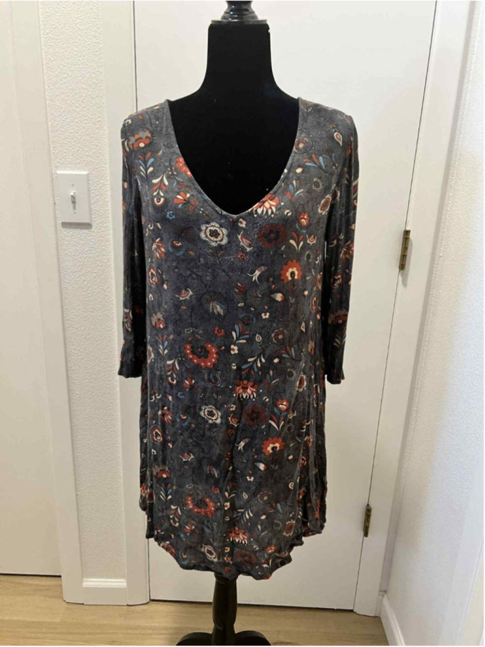 Hinge Nordstrom Boho Floral Tunic Dress Top Women’s Medium Gray 3/4 Sleeve Soft